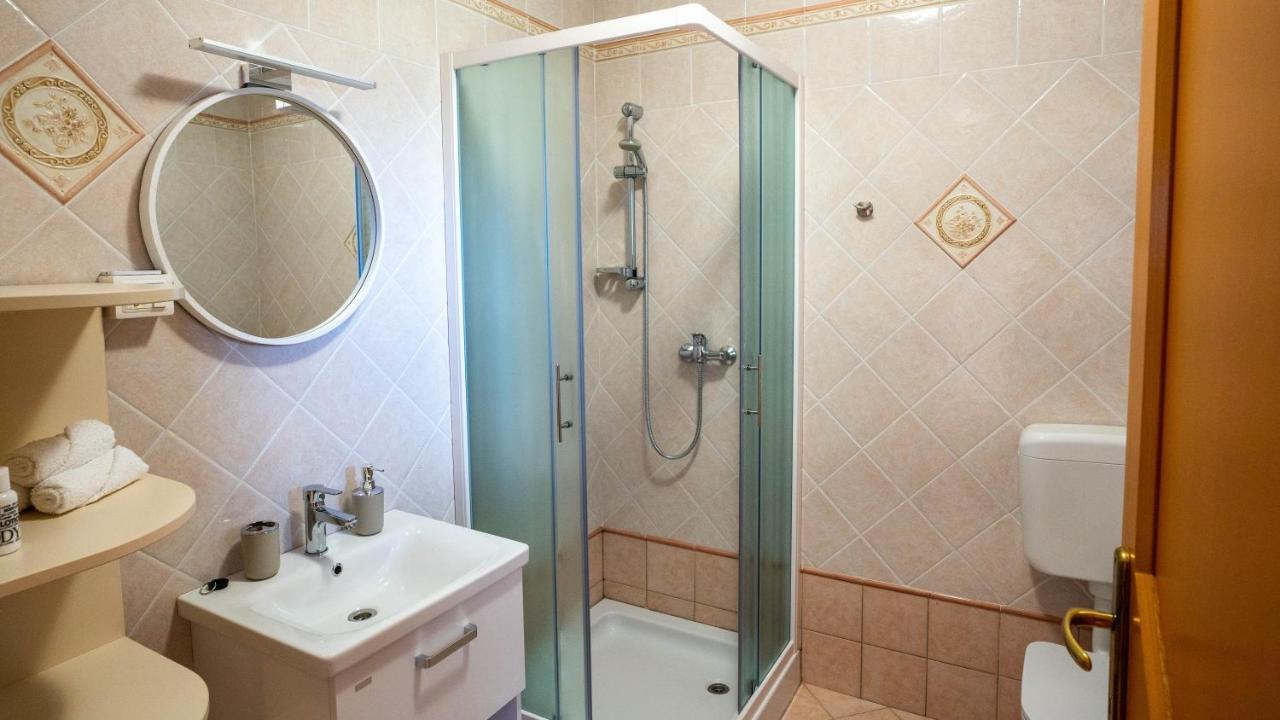 Apartma Tri Oljke Dobrovo Luaran gambar